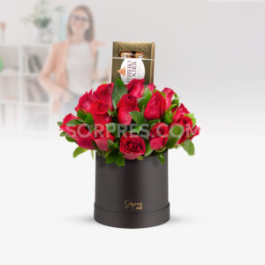 Caja de rosas premium con Chocolate Ferrero Rocher en una combinación perfecta de elegancia y dulzura