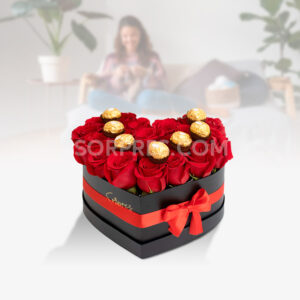 Caja de corazón con ferrero rocher y hermosas rosas. Floreria Sorpres Cusco