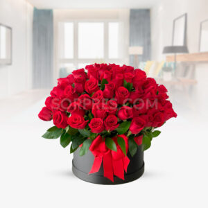 Arreglo floral en caja grande de rosas. Floreria Premium en Lima Perú