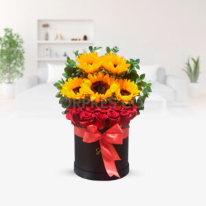 Feliz día!! Caja de rosas y girasoles en una espectacular combinación